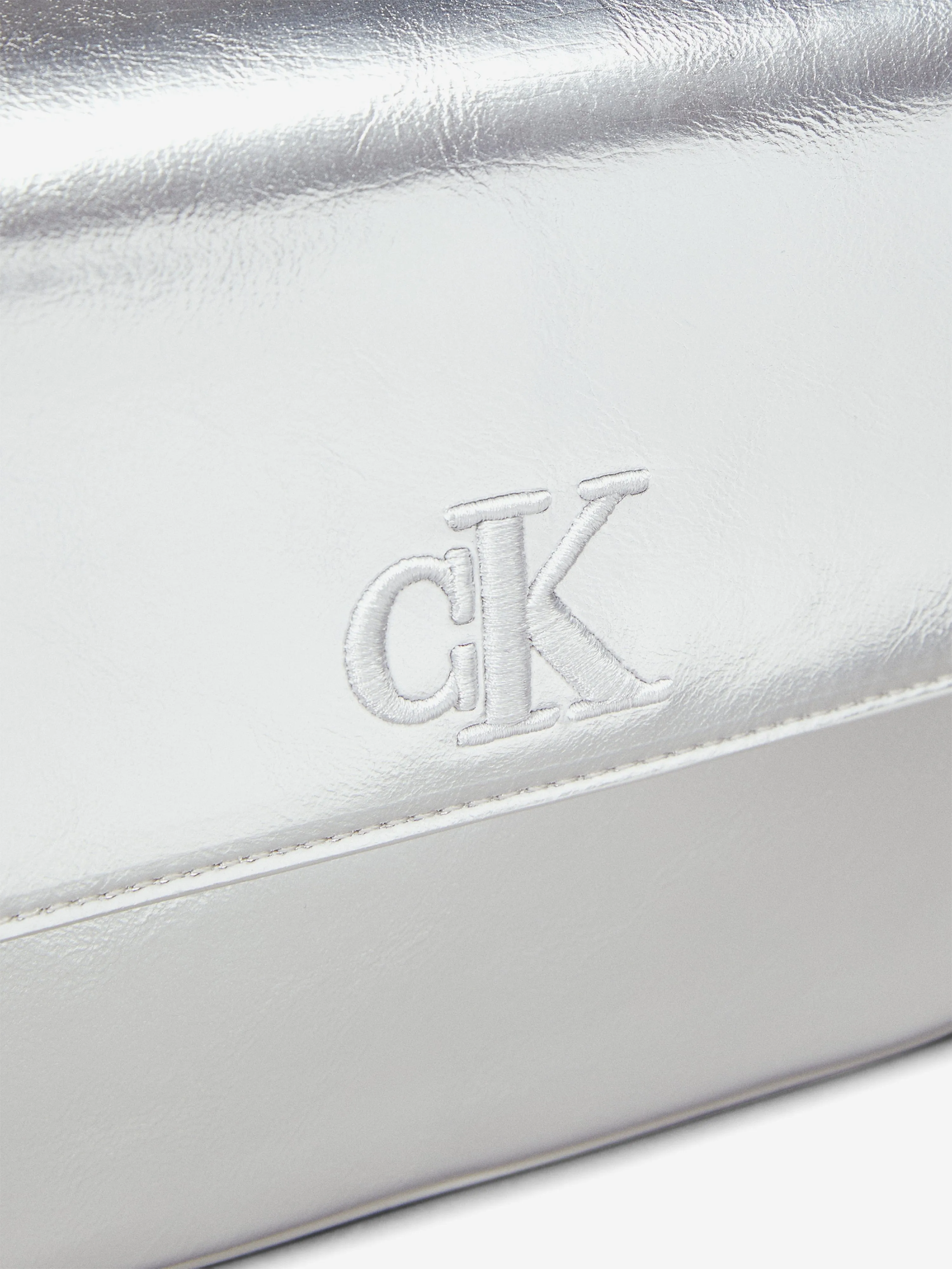 Calvin Klein Girls Crossbody Bag in Silver (20cm)