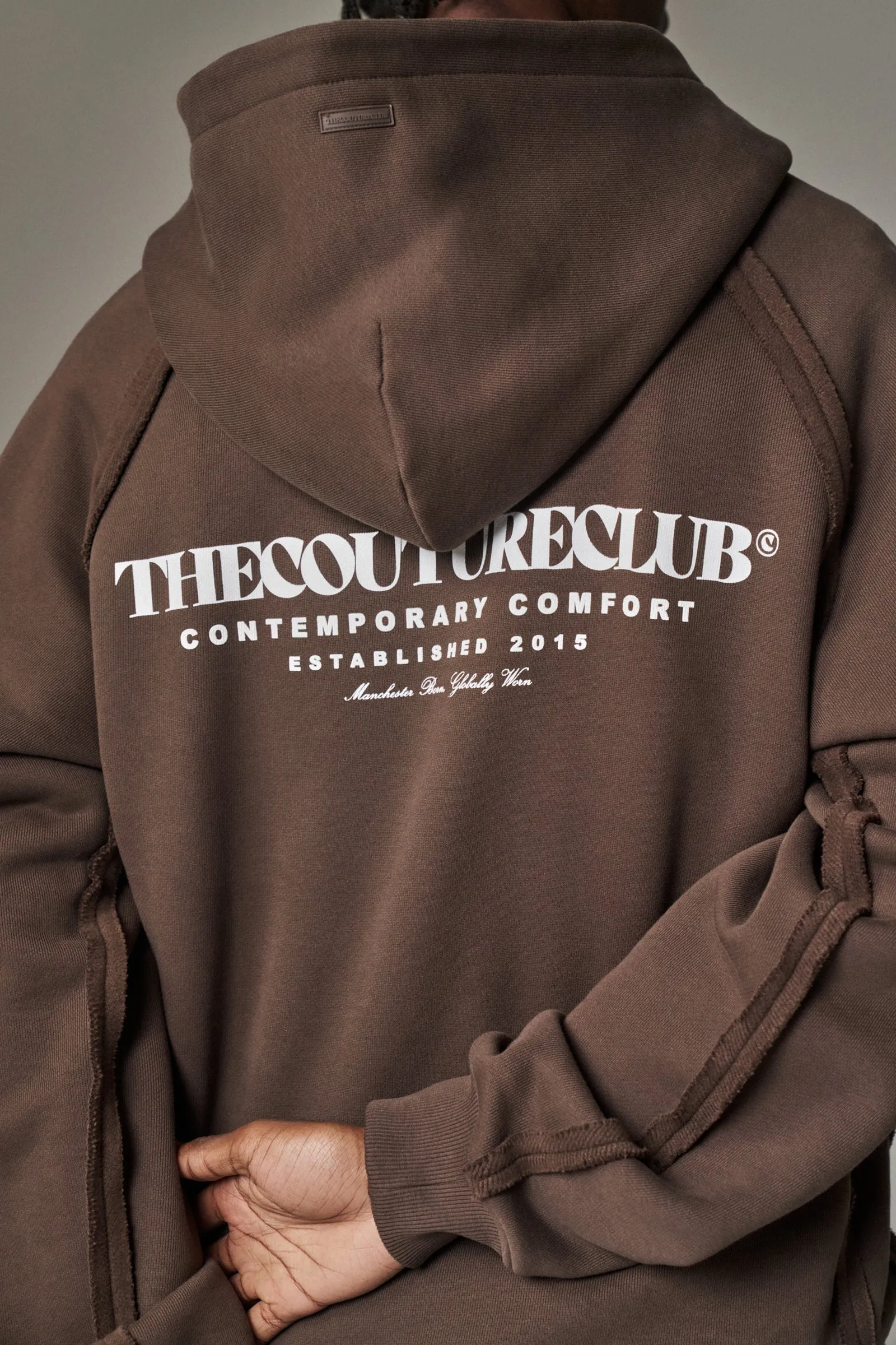COPYRIGHT QUARTER ZIP HOODIE - BROWN