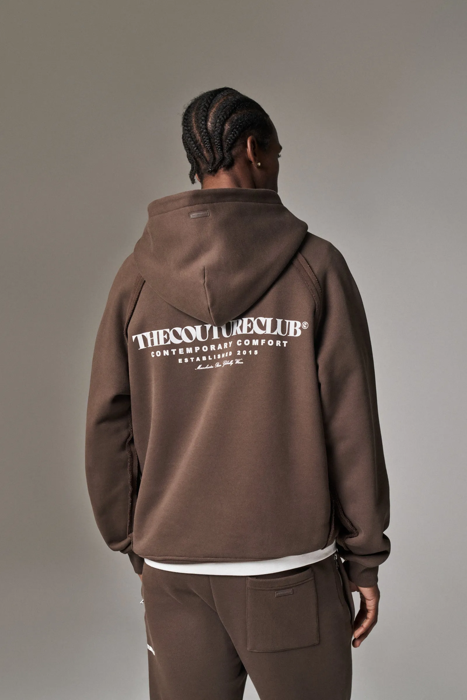 COPYRIGHT QUARTER ZIP HOODIE - BROWN