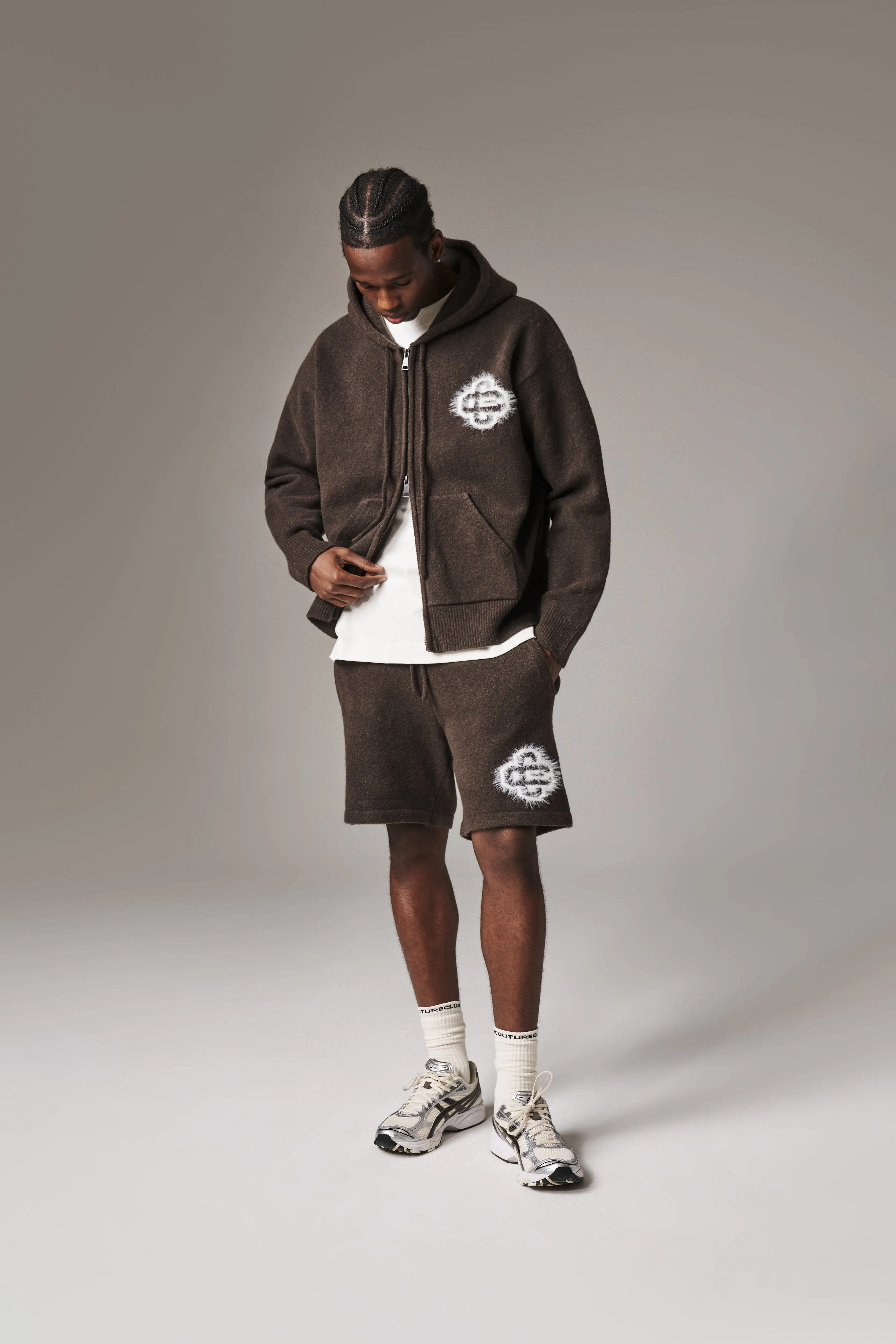 FLUFFY EMBLEM KNITTED SHORTS - BROWN