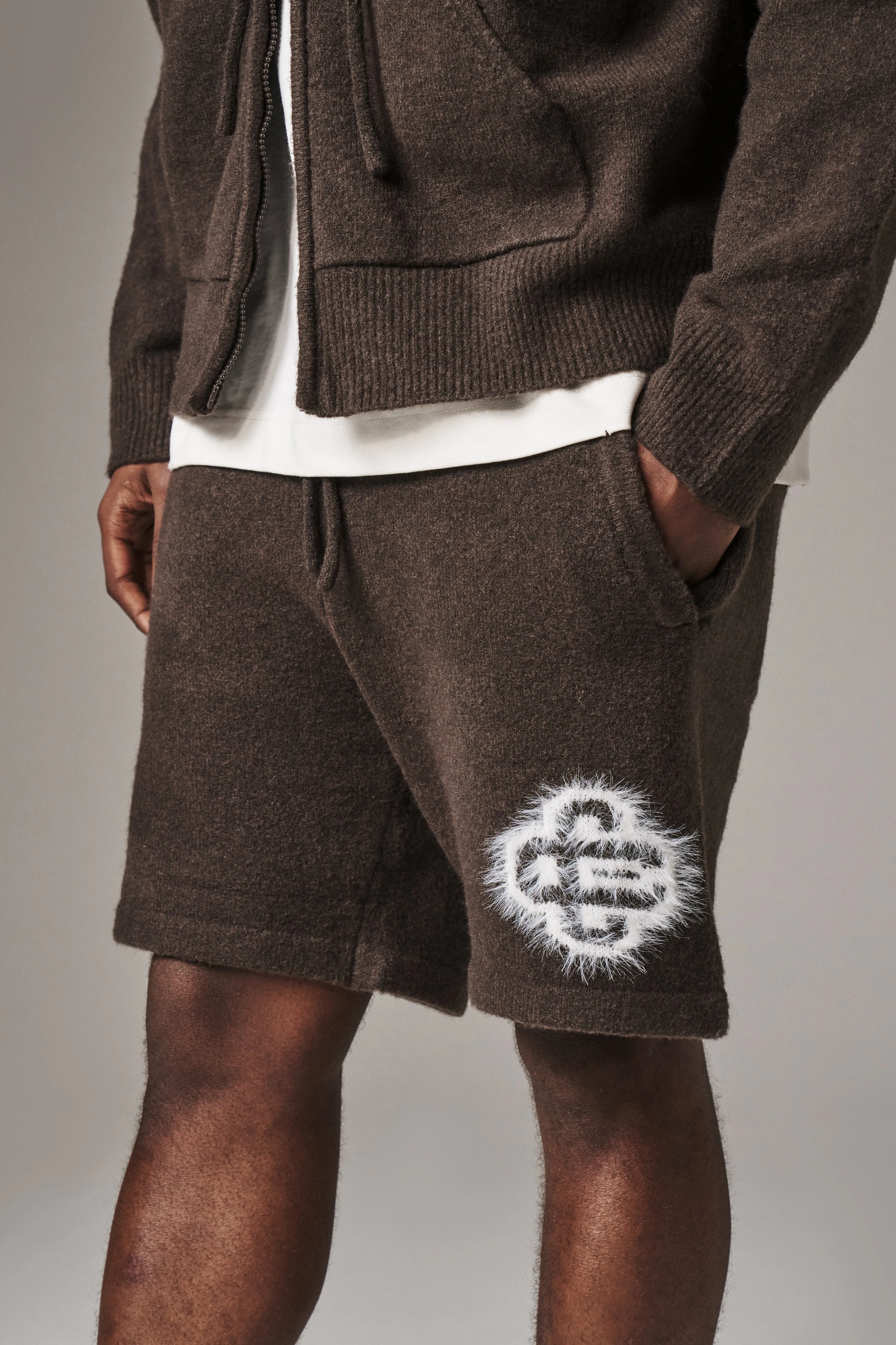 FLUFFY EMBLEM KNITTED SHORTS - BROWN