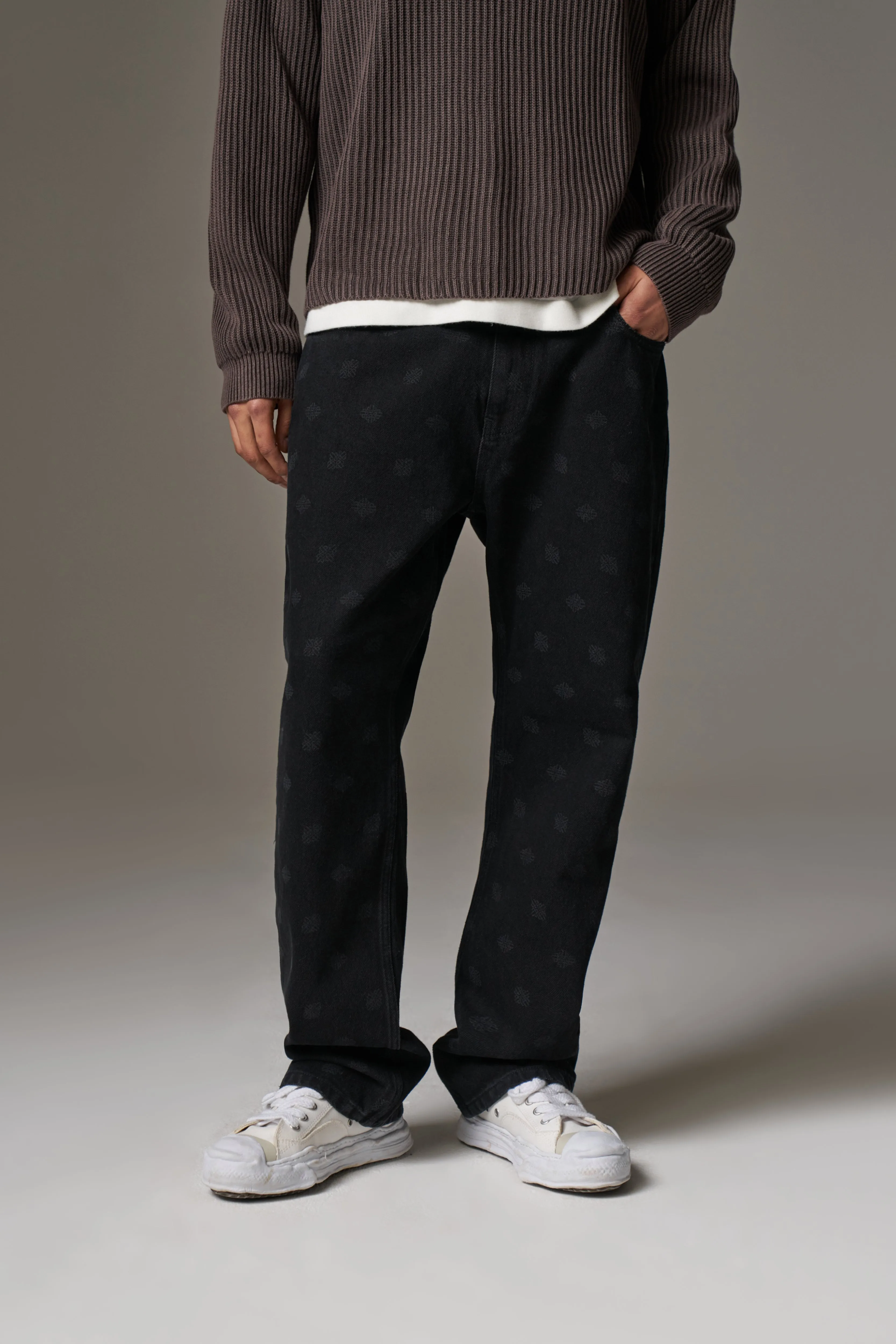 LASER PRINT EMBLEM JEANS - BLACK WASH