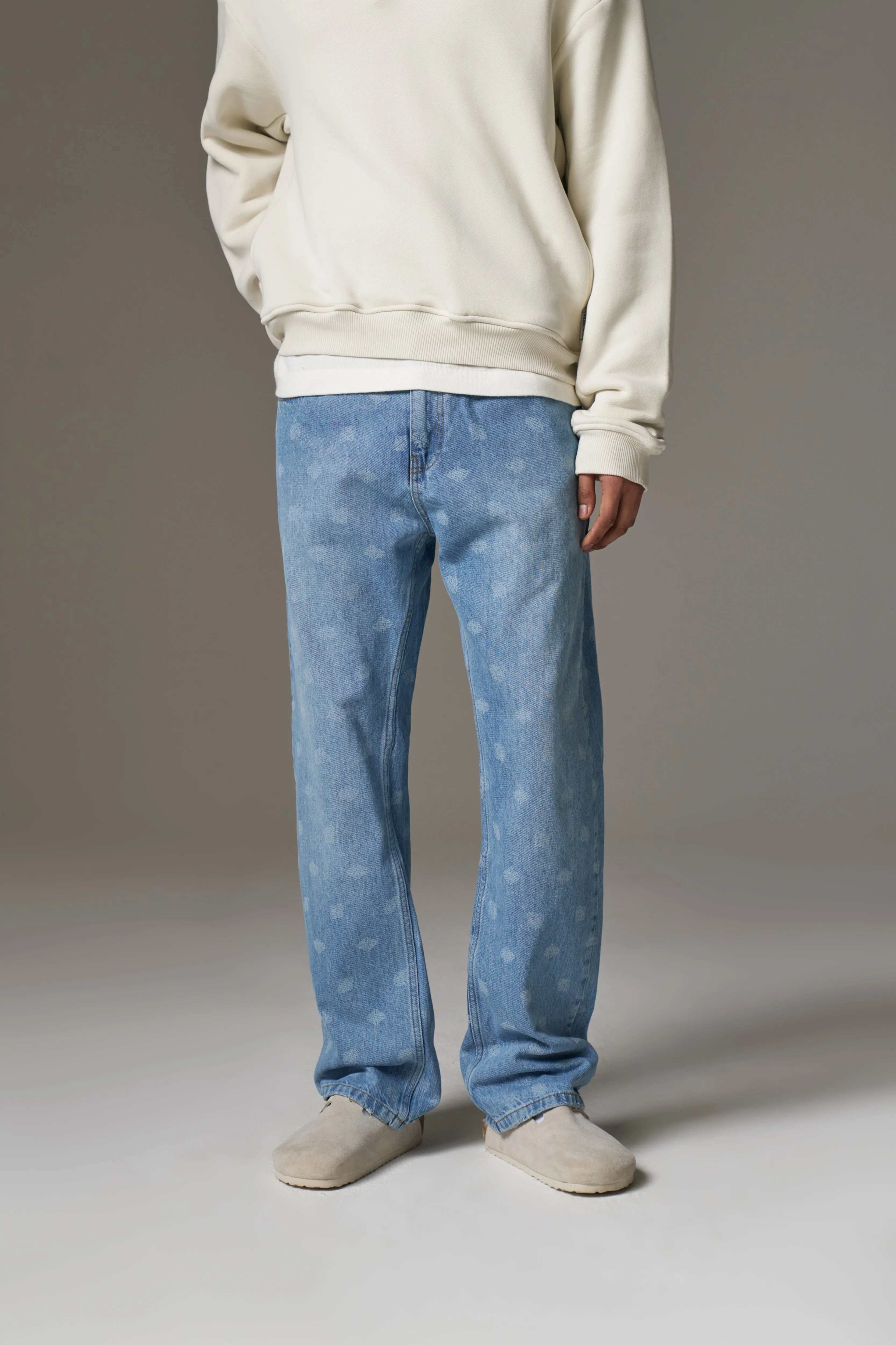 LASER PRINT EMBLEM JEANS - BLUE WASH
