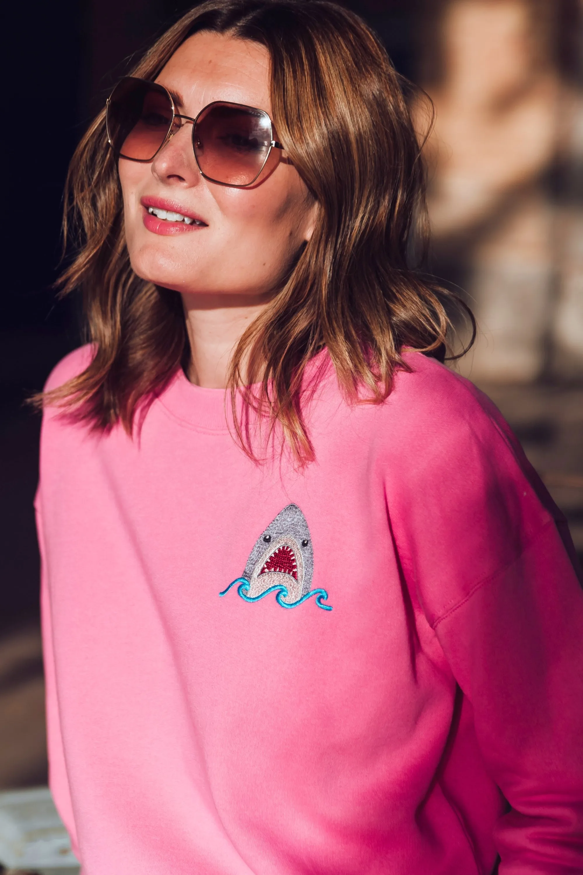 Noah Sweatshirt - Pink. Shark Embroidery