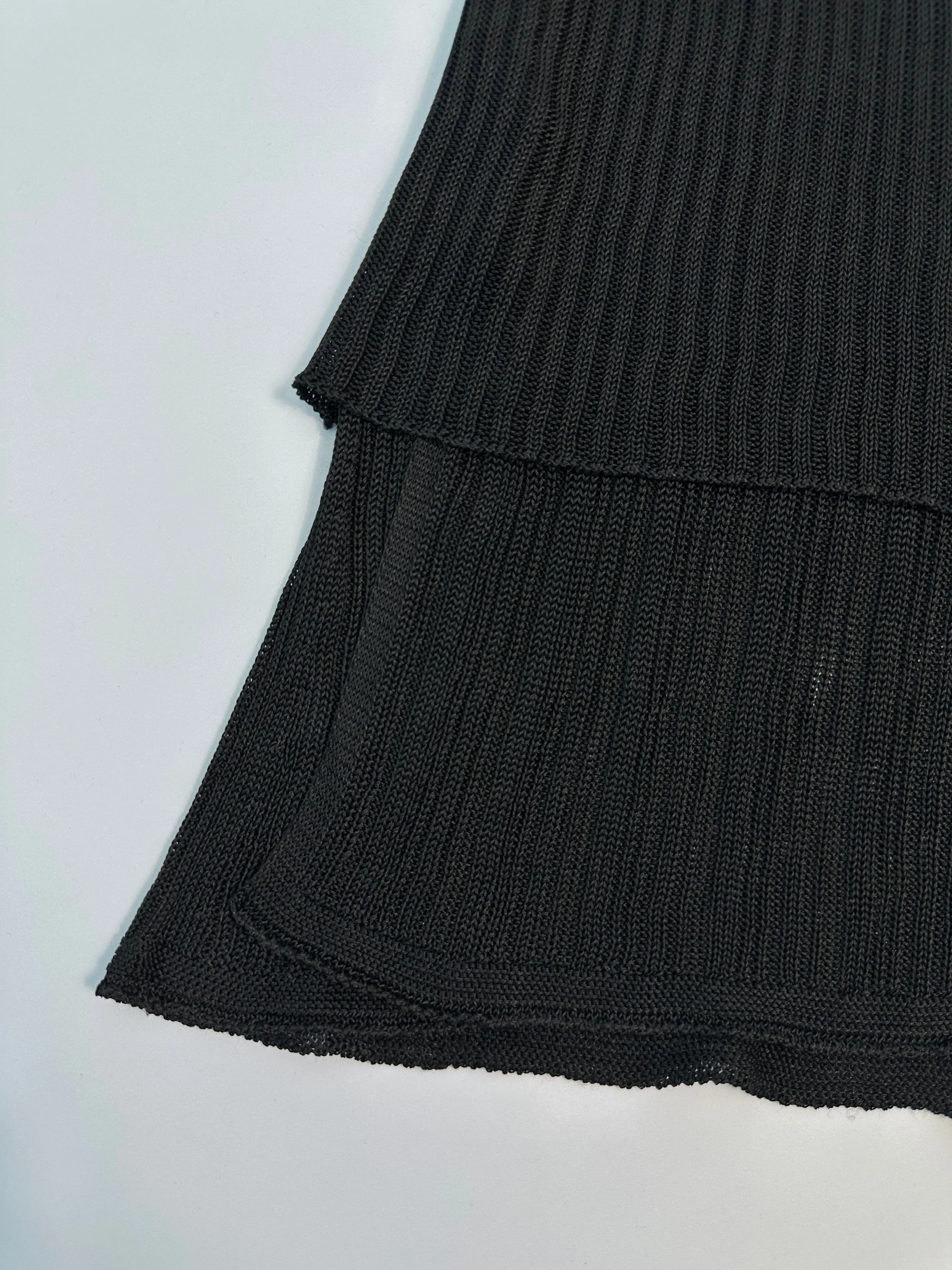 Top In Maglia Nera Con Doppio Fondo